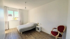 Belle maison rénovée de 6 pièces avec garage véranda et piscine