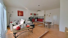GRANDE MAISON RENOVEE AVEC APPARTEMENT T2 INDEPENDANT ET PISCINE 