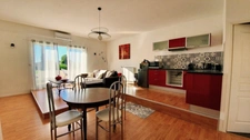 GRANDE MAISON RENOVEE AVEC APPARTEMENT T2 INDEPENDANT ET PISCINE 