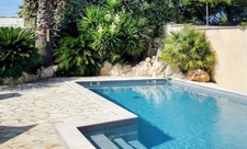 GRANDE MAISON RENOVEE AVEC APPARTEMENT T2 INDEPENDANT ET PISCINE 