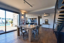 MAISON CONTEMPORAINE DE 5 CHAMBRES AVEC PISCINE ET PIÈCE DE LOISIRS