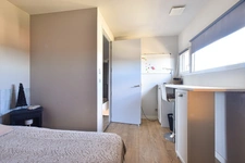 MAISON CONTEMPORAINE DE 5 CHAMBRES AVEC PISCINE ET PIÈCE DE LOISIRS