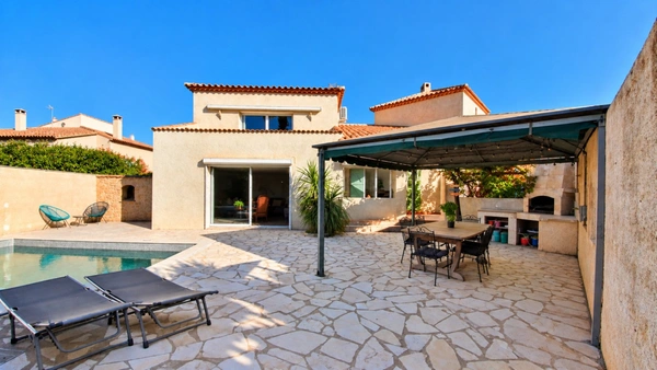 GRANDE MAISON RENOVEE AVEC APPARTEMENT T2 INDEPENDANT ET PISCINE 