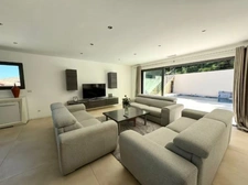 SUPERBE VILLA CONTEMPORAINE DE 5 CHAMBRES AVEC PISCINE SUR SOUS SOL AMENAGEABLE