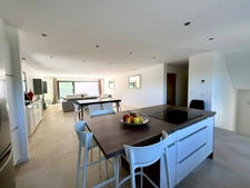 SUPERBE VILLA CONTEMPORAINE DE 5 CHAMBRES AVEC PISCINE SUR SOUS SOL AMENAGEABLE