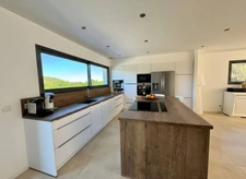 SUPERBE VILLA CONTEMPORAINE DE 5 CHAMBRES AVEC PISCINE SUR SOUS SOL AMENAGEABLE