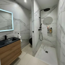 SUPERBE VILLA CONTEMPORAINE DE 5 CHAMBRES AVEC PISCINE SUR SOUS SOL AMENAGEABLE