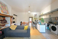 MAISON DE VILLAGE DE 345 M² AVEC JARDIN ET DÉPENDANCES