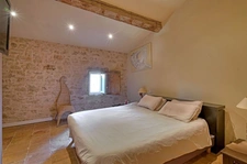 MAISON DE VILLAGE DE 345 M² AVEC JARDIN ET DÉPENDANCES