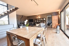 MAISON CONTEMPORAINE DE 5 CHAMBRES AVEC PISCINE ET PIÈCE DE LOISIRS