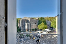 MAISON DE VILLAGE DE 345 M² AVEC JARDIN ET DÉPENDANCES