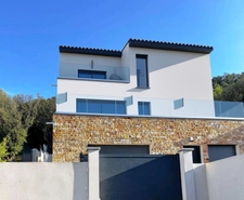 SUPERBE VILLA CONTEMPORAINE DE 5 CHAMBRES AVEC PISCINE SUR SOUS SOL AMENAGEABLE