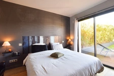 MAISON CONTEMPORAINE DE 5 CHAMBRES AVEC PISCINE ET PIÈCE DE LOISIRS