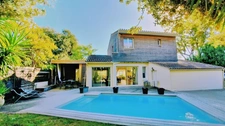Belle maison rénovée de 6 pièces avec garage véranda et piscine