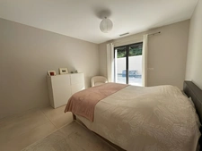 SUPERBE VILLA CONTEMPORAINE DE 5 CHAMBRES AVEC PISCINE SUR SOUS SOL AMENAGEABLE