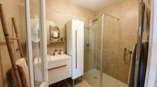 GRANDE MAISON RENOVEE AVEC APPARTEMENT T2 INDEPENDANT ET PISCINE 