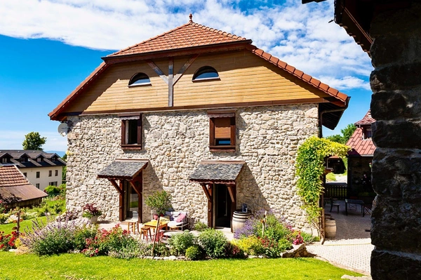 Dpt Haute Savoie (74), à vendre THOLLON-LES-MEMISES MAISON-GÎTE COEUR DE STATION 