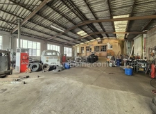 Demi-Immeuble de Rapport avec hangar de 250m² – Opportunité d’Investissement