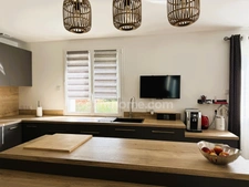 MAISON À VENDRE - RÉNOVÉE EN 2024 – 3 CHAMBRES – SOUS-SOL COMPLET – GARAGE et JARDIN – LISIEUX (14100)