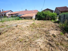 Maison de 83 m² à rénover avec terrain et garage à moins d'une heure de la frontière luxembourgeoise.