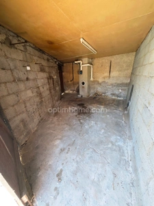 Maison de 83 m² à rénover avec terrain et garage à moins d'une heure de la frontière luxembourgeoise.