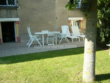 Maison familiale lumineuse avec grande pièce de vie, terrasse et fort potentiel à Étain!