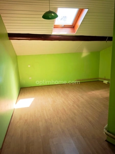 Maison de 83 m² à rénover avec terrain et garage à moins d'une heure de la frontière luxembourgeoise.