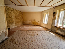 Maison de 83 m² à rénover avec terrain et garage à moins d'une heure de la frontière luxembourgeoise.