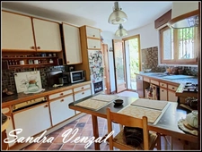 VILLA D'ARCHITECTE à DIGNE LES BAINS, avec une VUE REMARQUABLE, sans VIS à VIS, EXPOSITION SUD, 4 CHAMBRES