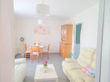 A Vierzon dans le cher Maison élevé sur sous sol  sur un teerain clos et arboré. 92 000 Euros FAI.