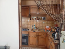 Appartement de trois chambres en rez de jardin avec grande terrasse et parking sécurisé.Vierzon centre ville.