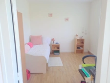 A Vierzon dans le cher Maison élevé sur sous sol  sur un teerain clos et arboré. 92 000 Euros FAI.