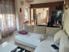 Appartement de trois chambres en rez de jardin avec grande terrasse et parking sécurisé.Vierzon centre ville.