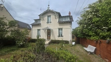 Maison de charme de 140m2 à rénover, 4 chambres,Vierzon Village