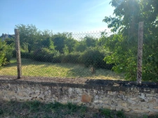 Vierzon Village,terrain constructible de 1498M2, garage de 16M2 et son atelier dans un quartier très calme.