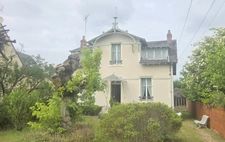 Maison de charme de 140m2 à rénover, 4 chambres,Vierzon Village