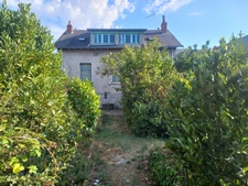 Maison de charme de 140m2 à rénover, 4 chambres,Vierzon Village
