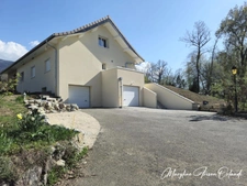 COMME UNE MAISON – 140 m² rénovés, jardin privatif, garage double