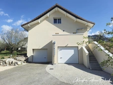 COMME UNE MAISON – 140 m² rénovés, jardin privatif, garage double