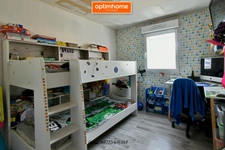 Profitez de la baisse de prix pour acquérir ce superbe pavillon de plain-pied moderne de 100 m², avec 3 chambres et un grand terrain.
