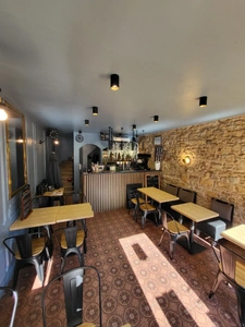 Bar-restaurant à VAL-D'OINGT (69)