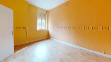 A vendre à proximité de la frontière Belge et Luxembourgeoise, un appartement à rénover dans une ancienne école qui ne demande qu’à faire sa prochaine rentrée!