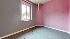 A vendre à proximité de la frontière Belge et Luxembourgeoise, un appartement à rénover dans une ancienne école qui ne demande qu’à faire sa prochaine rentrée!
