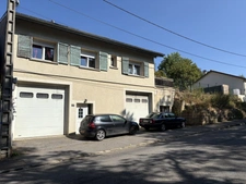 Maison familiale 5 pièces à vendre avec grands garages, jardin et combles aménageables - Cons-la-grandville 54870