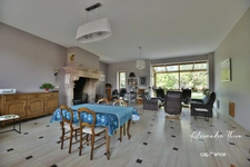 Maison à vendre 12 pièces  (01)