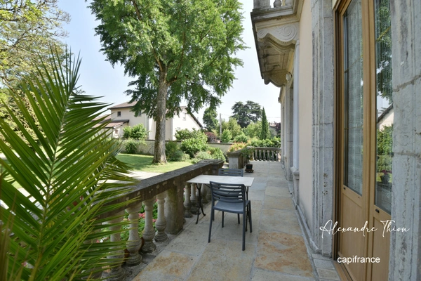 Maison à vendre 12 pièces  (01)