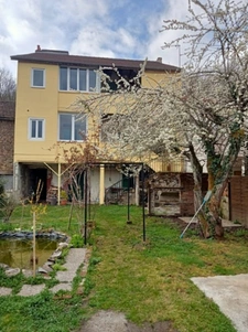 Maison 3 pièces avec jardin + garages + potentiel appartement à rénover