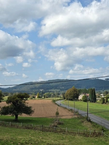 Charmante maison des années 1950 sur parcelle de terrain de 1500m² entierement clôturée.