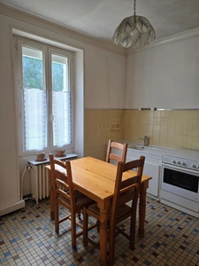 Charmante maison des années 1950 sur parcelle de terrain de 1500m² entierement clôturée.