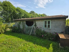 Charmante maison des années 1950 sur parcelle de terrain de 1500m² entierement clôturée.
